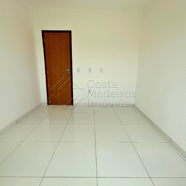 Casa com 2 Quartos (1 Suíte) e Amplo Terreno no Jardim Botânico!