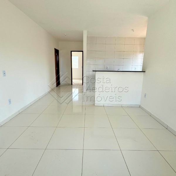 Casa com 2 Quartos (1 Suíte) e Amplo Terreno no Jardim Botânico!