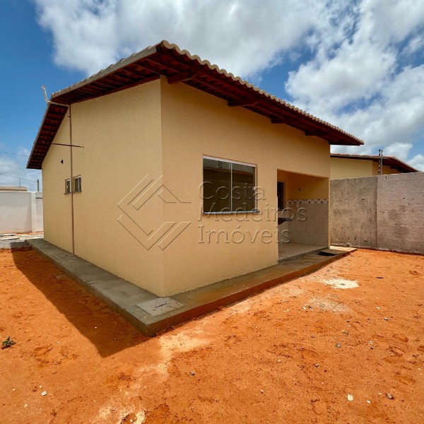 Casa com 2 Quartos, Amplo Terreno e Ótima Localização em Jardim Espanha - Extremoz