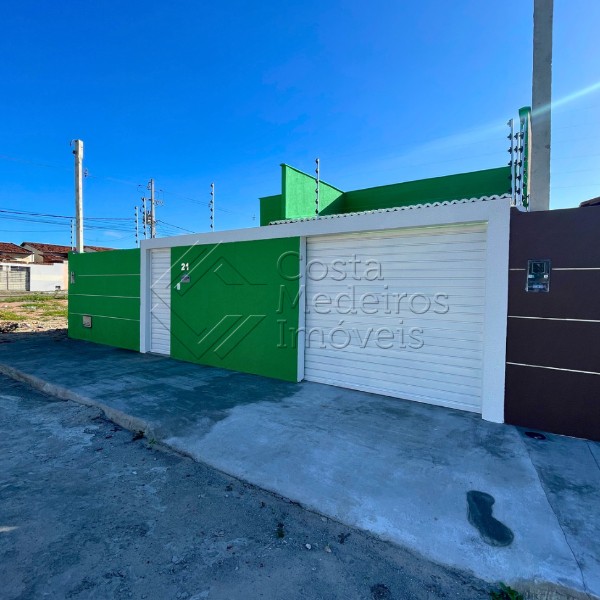 Casa Espaçosa de 74m² com 2 Quartos e Garagem Dupla - Cidade Jardim