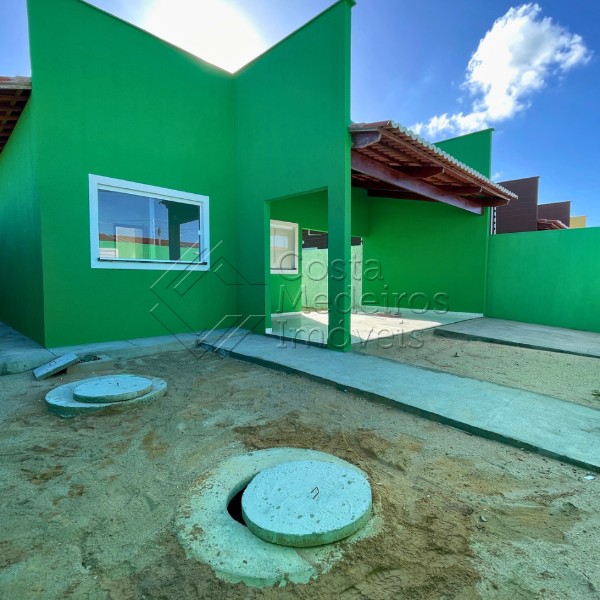 Casa Espaçosa de 74m² com 2 Quartos e Garagem Dupla - Cidade Jardim