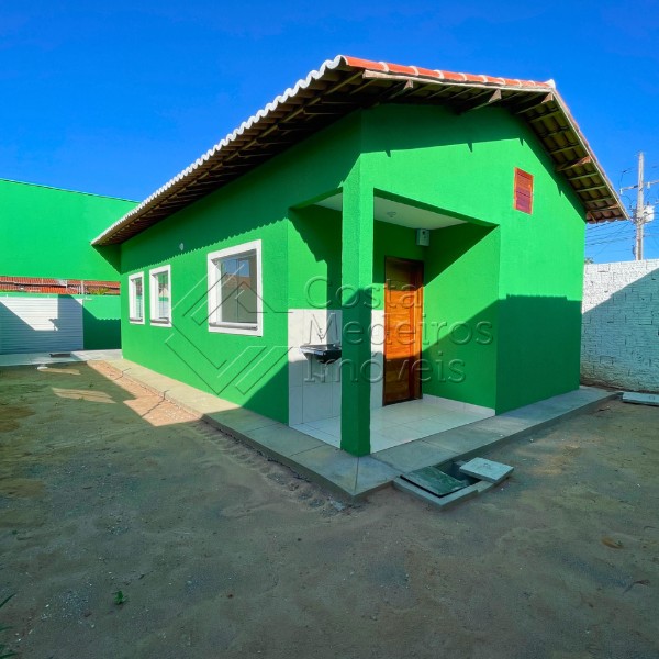 Casa Espaçosa de 74m² com 2 Quartos e Garagem Dupla - Cidade Jardim