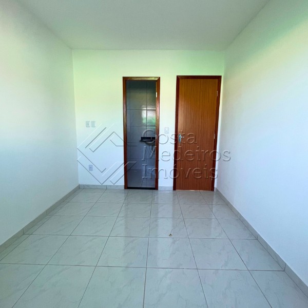 Casa Espaçosa de 74m² com 2 Quartos e Garagem Dupla - Cidade Jardim