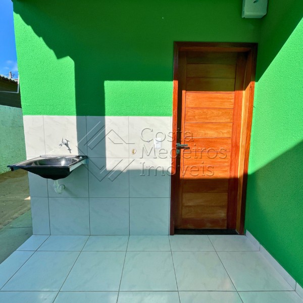 Casa Espaçosa de 74m² com 2 Quartos e Garagem Dupla - Cidade Jardim