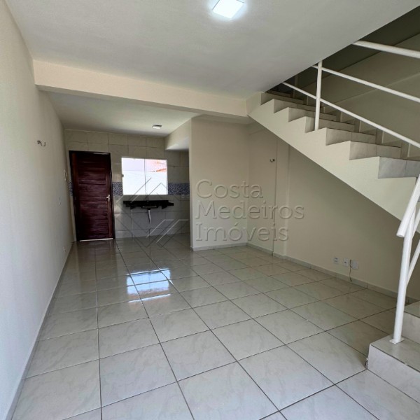 Duplex à Venda no Bosque dos Buritis - 2 Quartos e Excelente Localização!