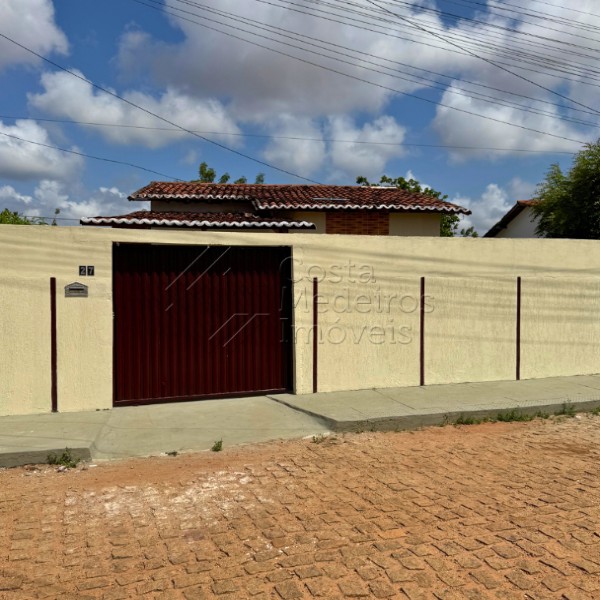 Oportunidade! Linda casa com terreno próxima ao Centro de Extremoz!